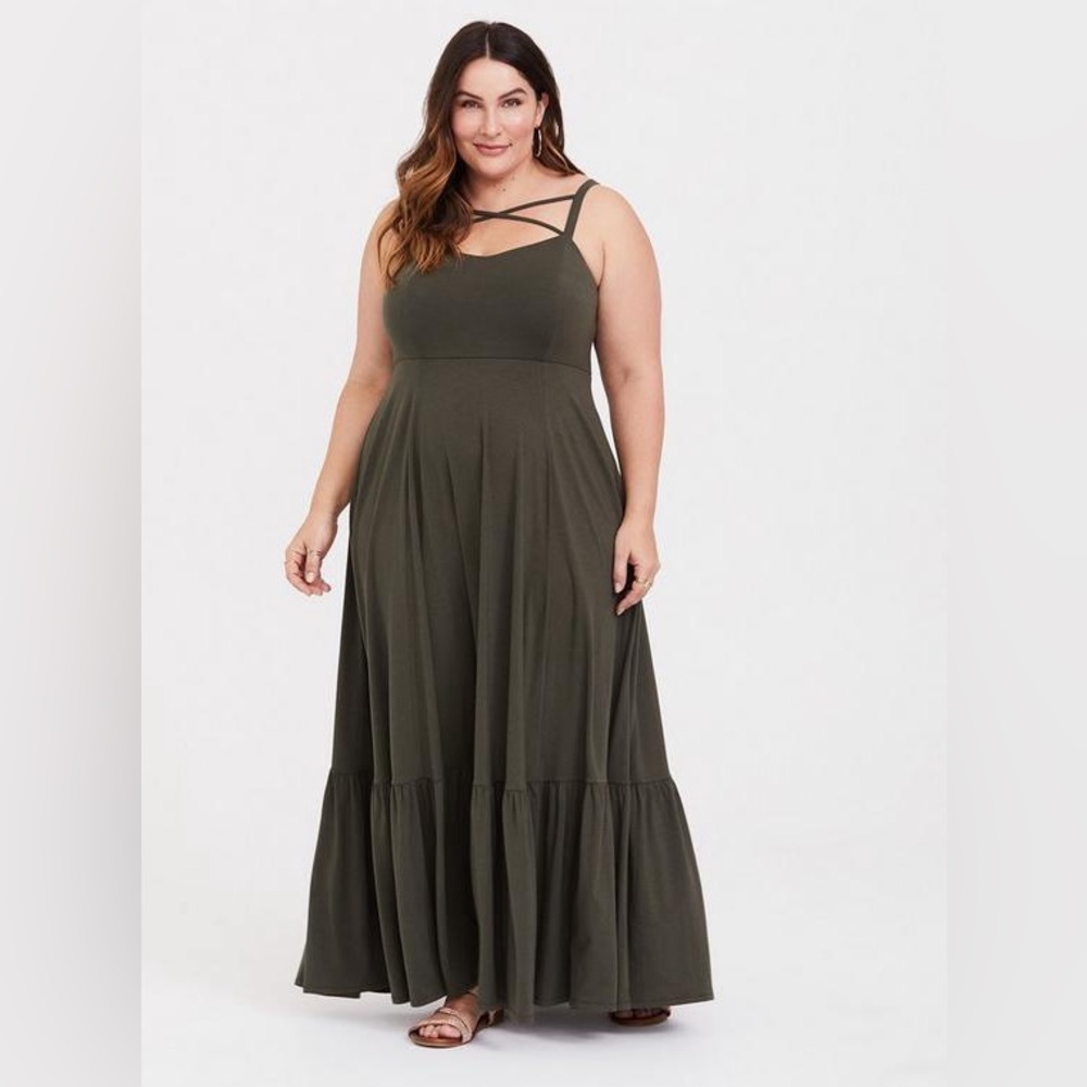 Torrid criscross spaghetti strap maxi dress